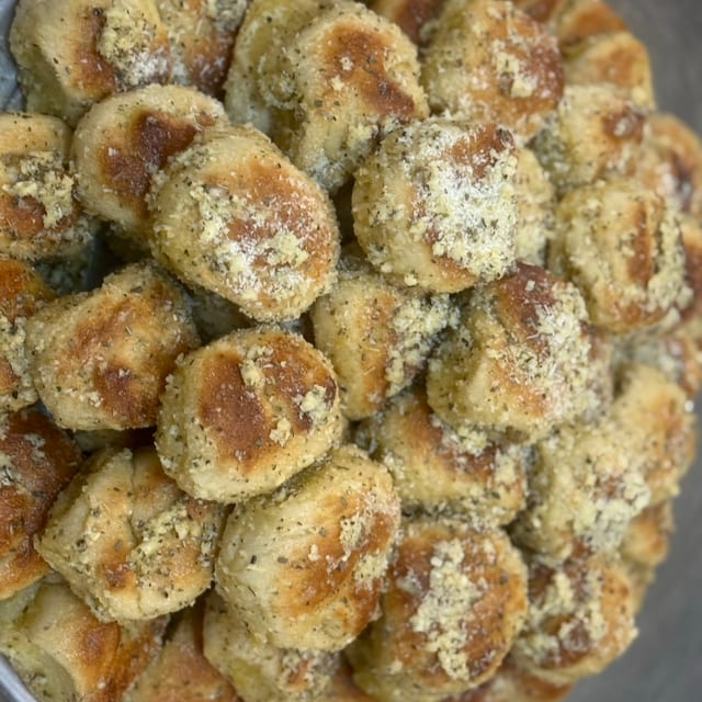 Garlic Knots.